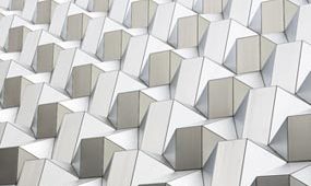 Robotics and additive manufacturing